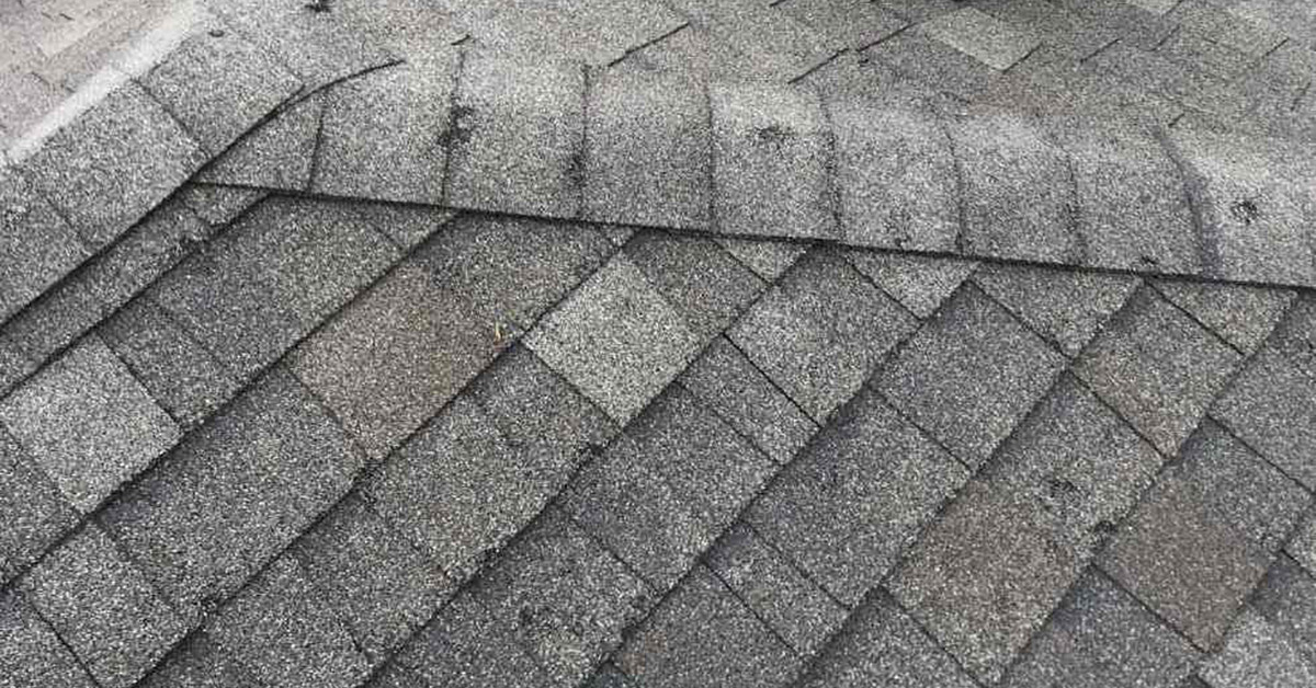 Roof Repair vs Replacement